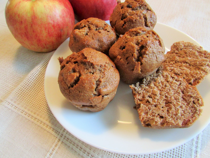 pełnoziarniste muffinki z jabłkiem